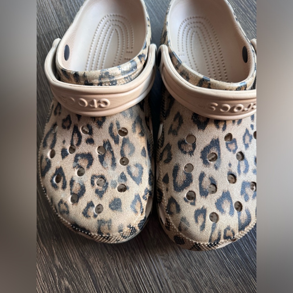 Crocs women size 10